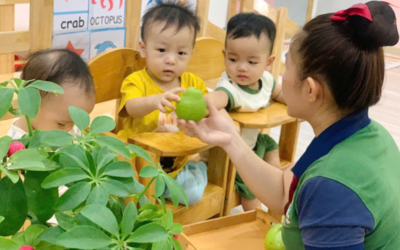 Kids learning dance