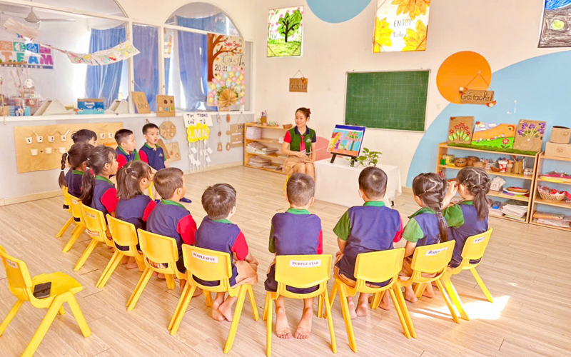 Kids learning organ piano and logical math